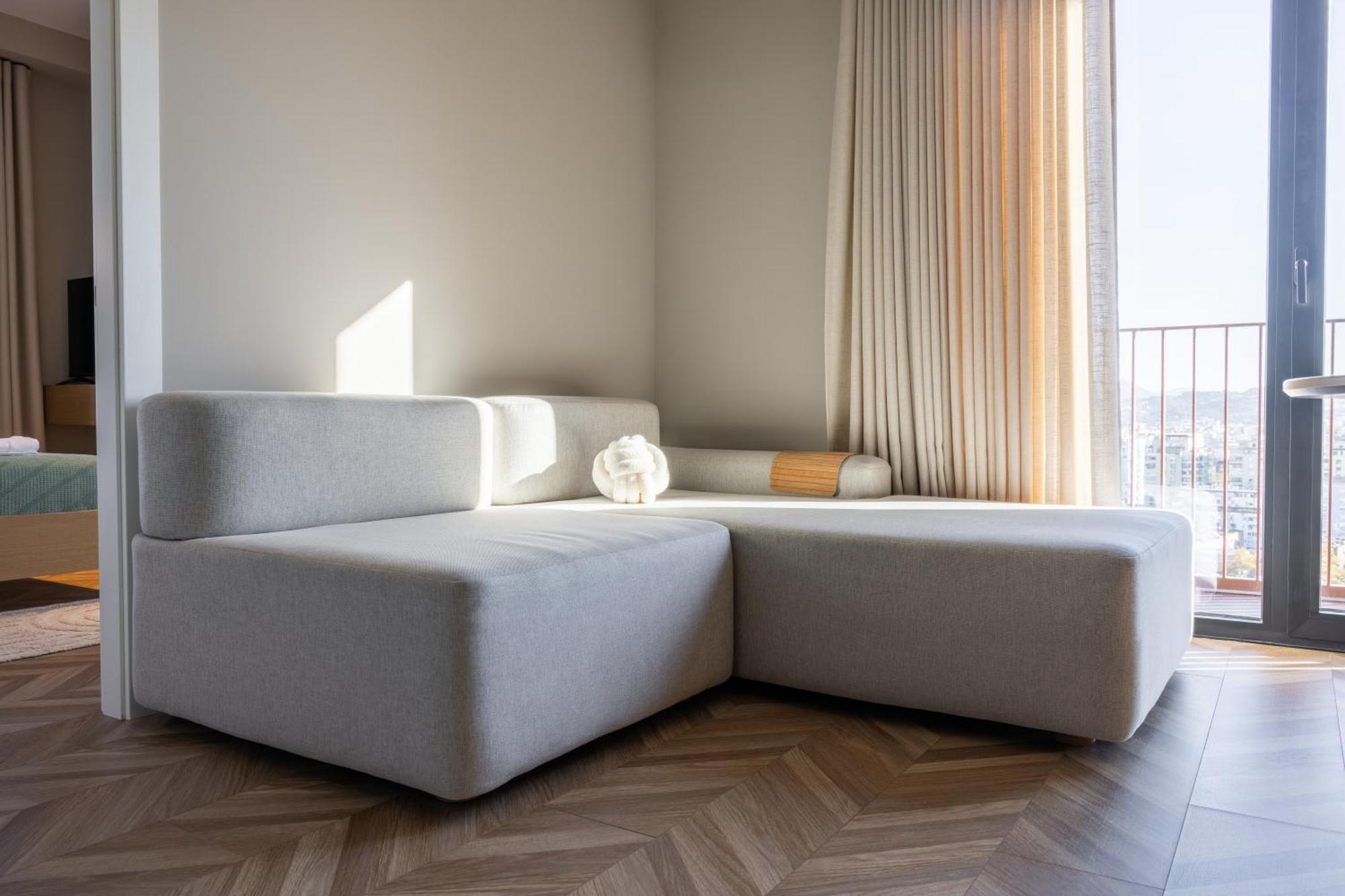 Square Inn Garden Aparthotel 地拉那 外观 照片