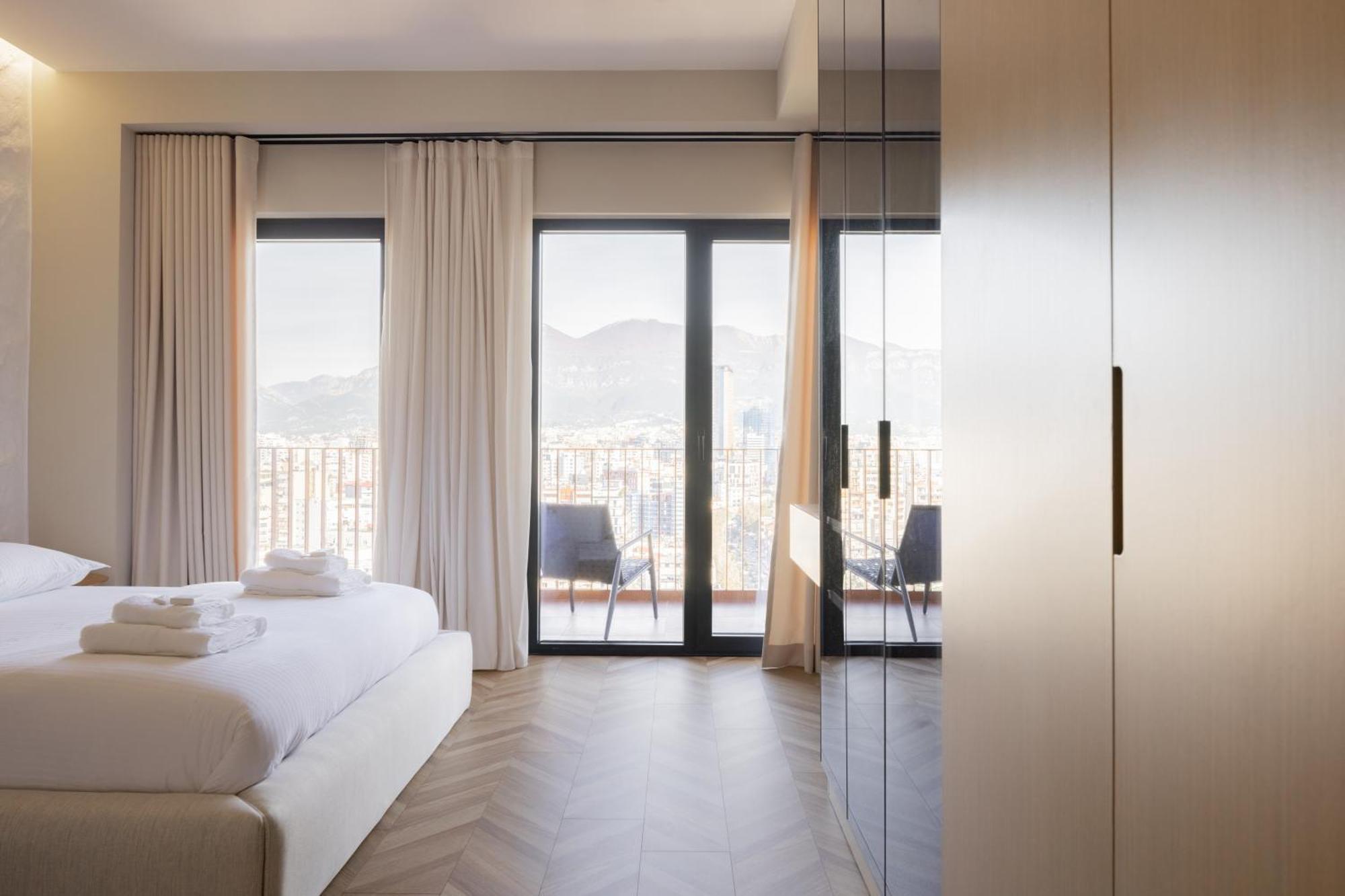 Square Inn Garden Aparthotel 地拉那 外观 照片