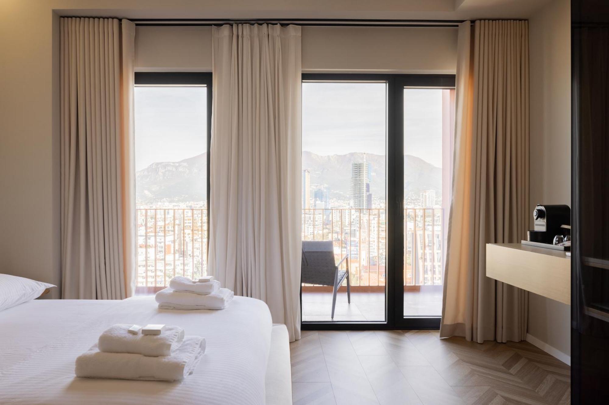 Square Inn Garden Aparthotel 地拉那 外观 照片