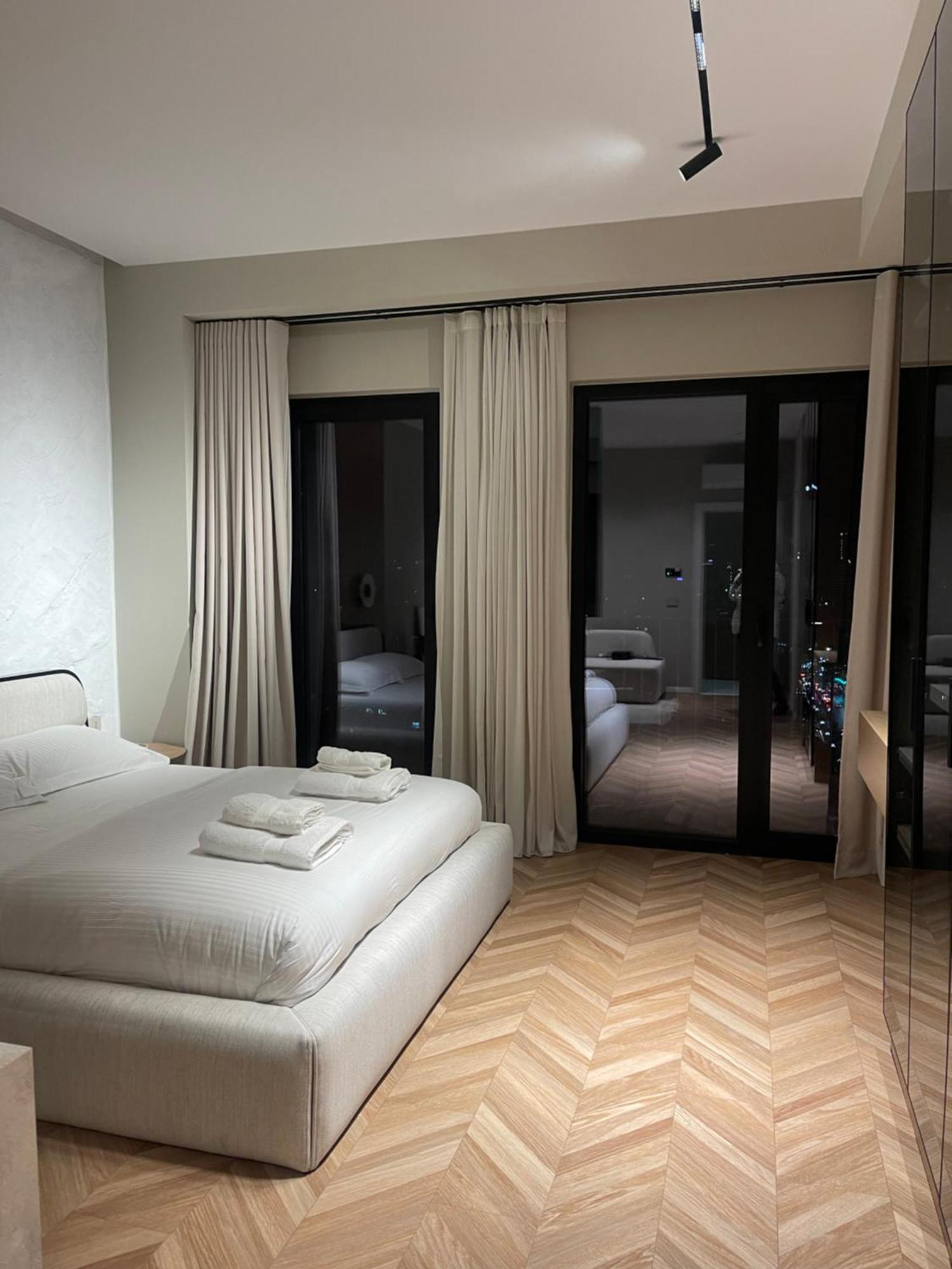 Square Inn Garden Aparthotel 地拉那 外观 照片