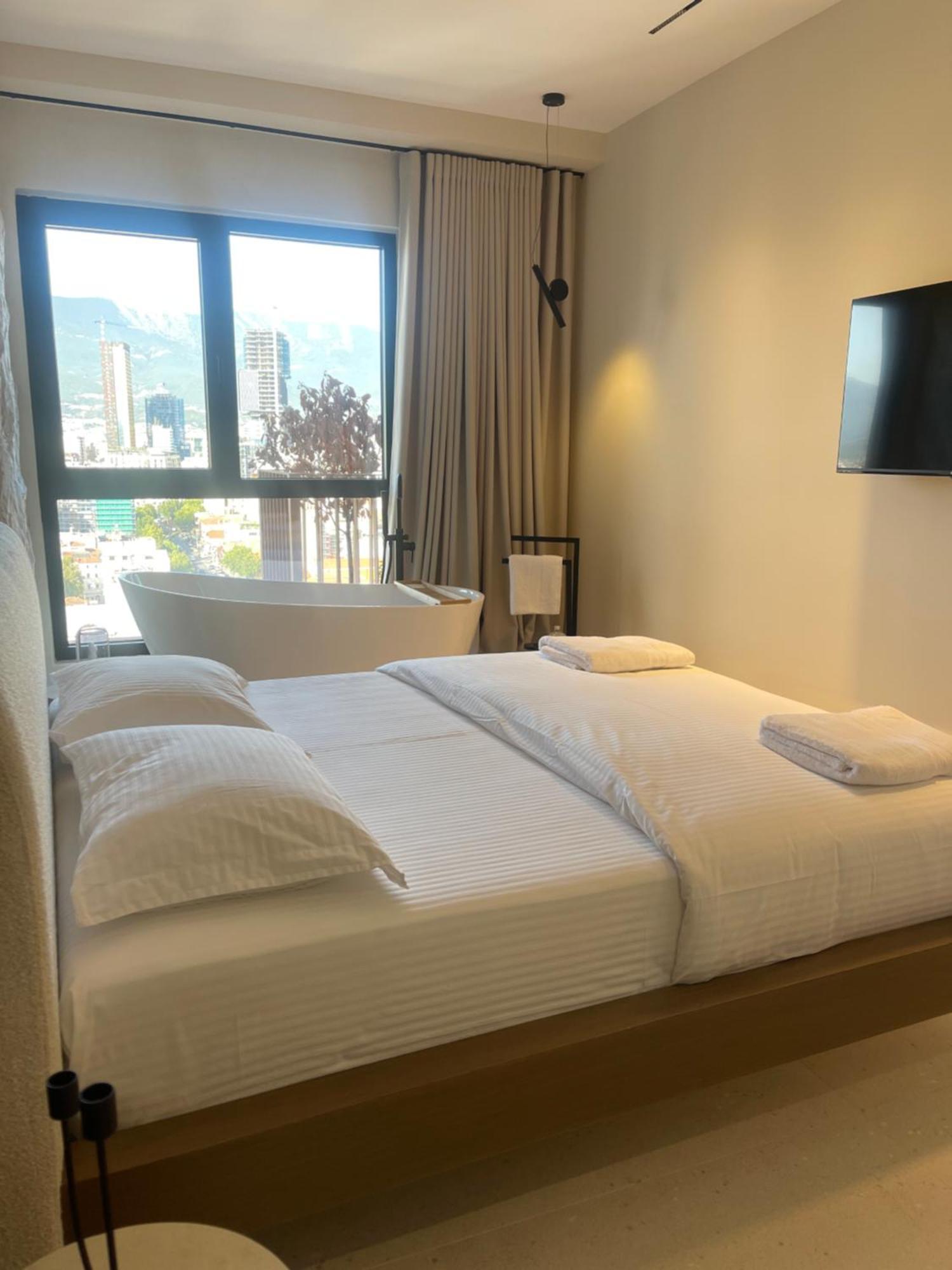 Square Inn Garden Aparthotel 地拉那 外观 照片