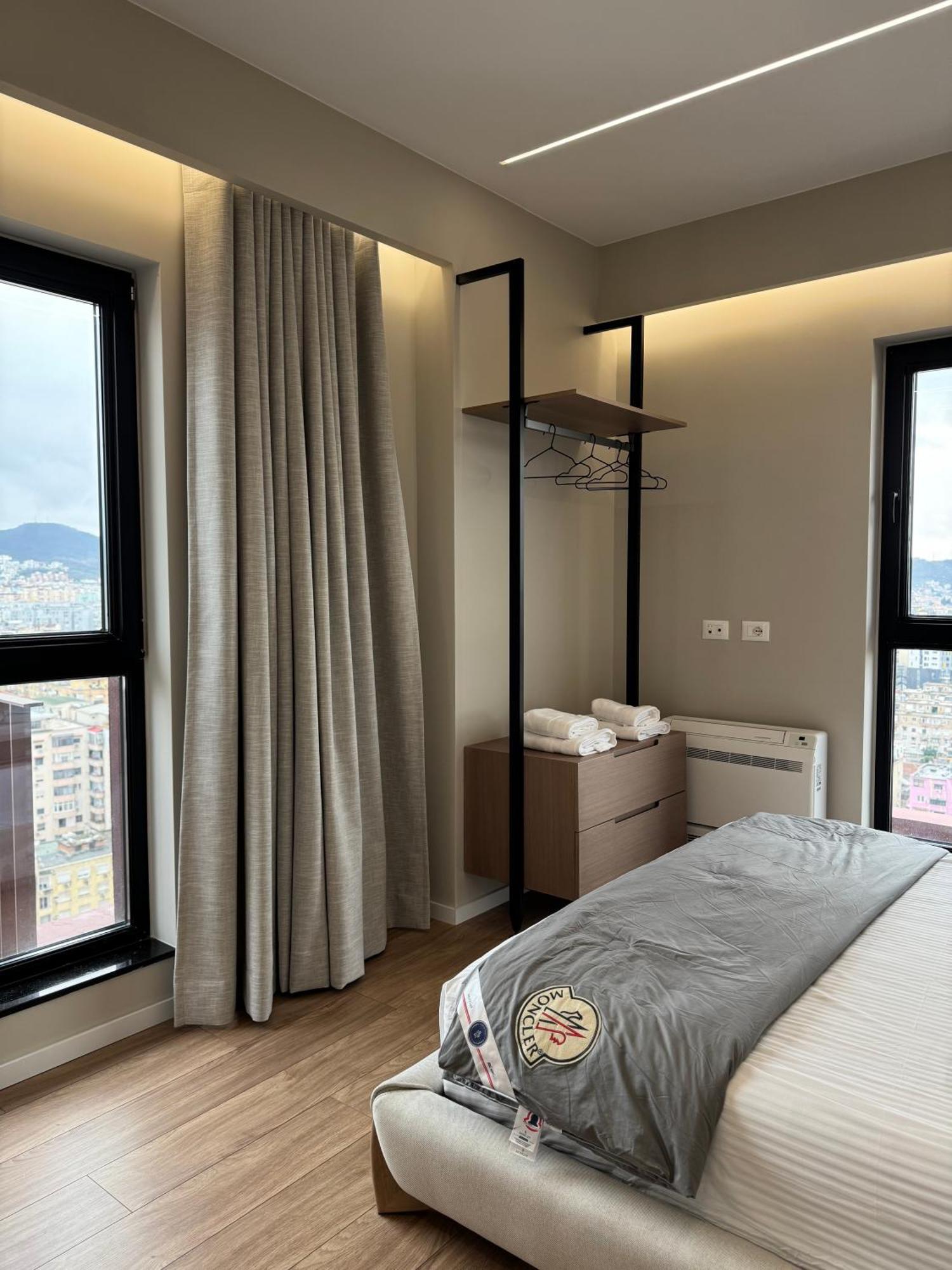Square Inn Garden Aparthotel 地拉那 外观 照片