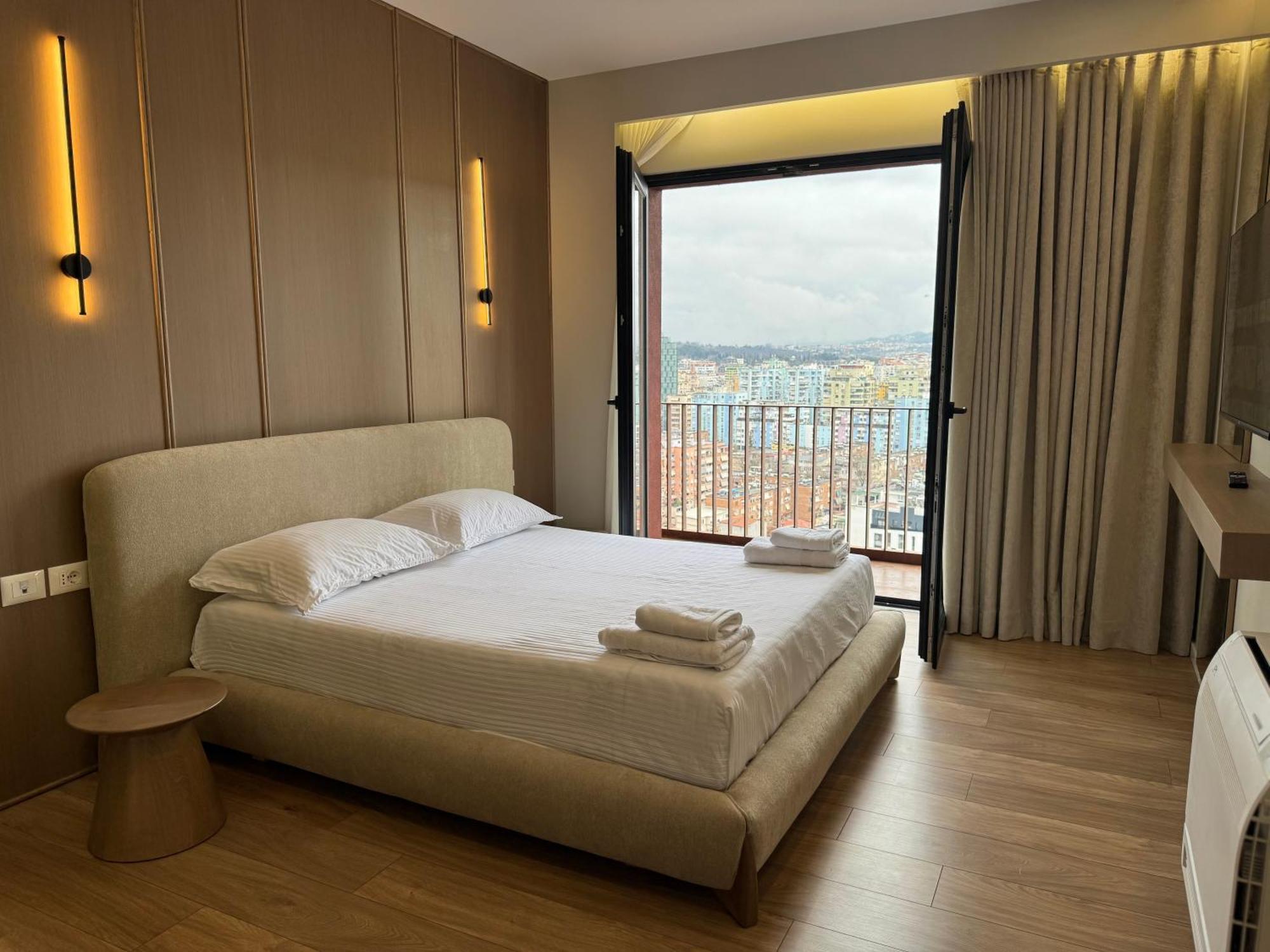 Square Inn Garden Aparthotel 地拉那 外观 照片