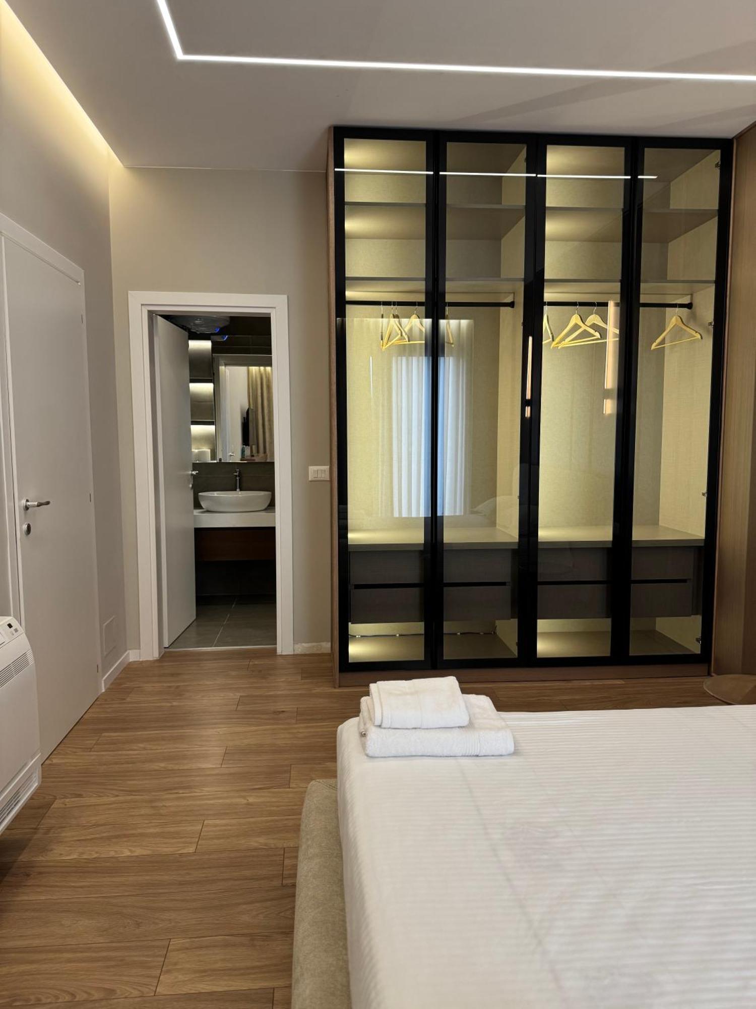 Square Inn Garden Aparthotel 地拉那 外观 照片