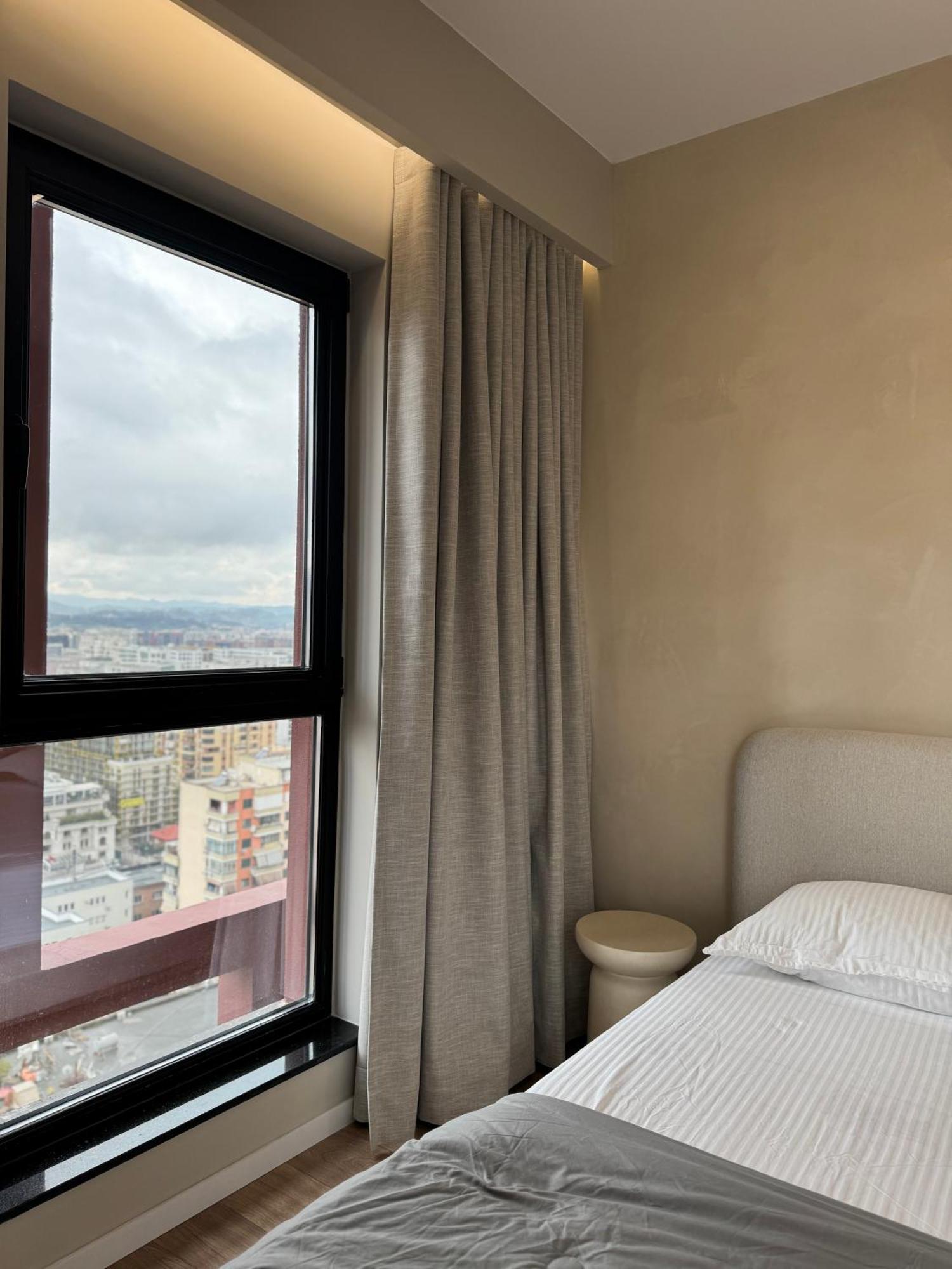 Square Inn Garden Aparthotel 地拉那 外观 照片